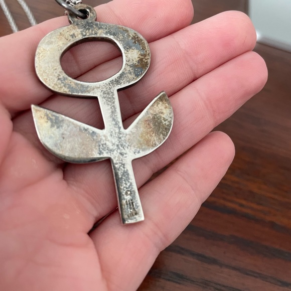 James Avery Silver Flower Pendant on chain - Picture 4 of 6